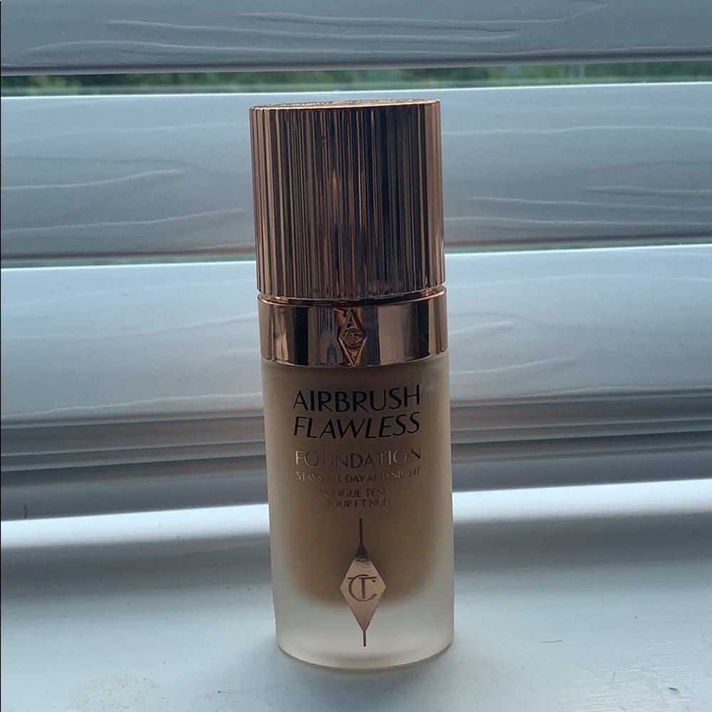 Charlotte tilbury airbrush flawless foundation